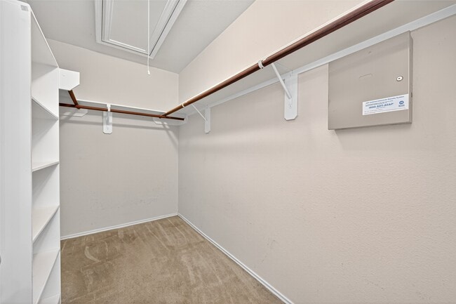 Building Photo - 2034 Wooded Oaks Dr