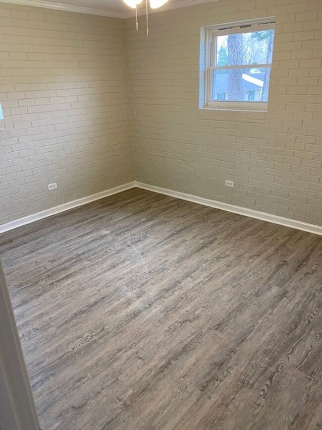 Building Photo - SEAGATE VILLAGE - Located off Greenville A...