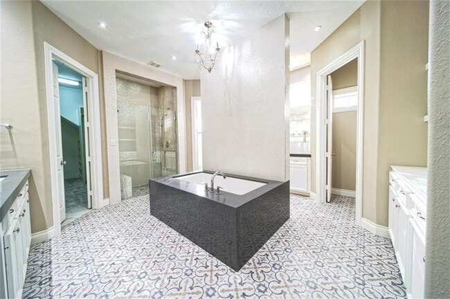 Building Photo - 910 Peachwood Bend Dr