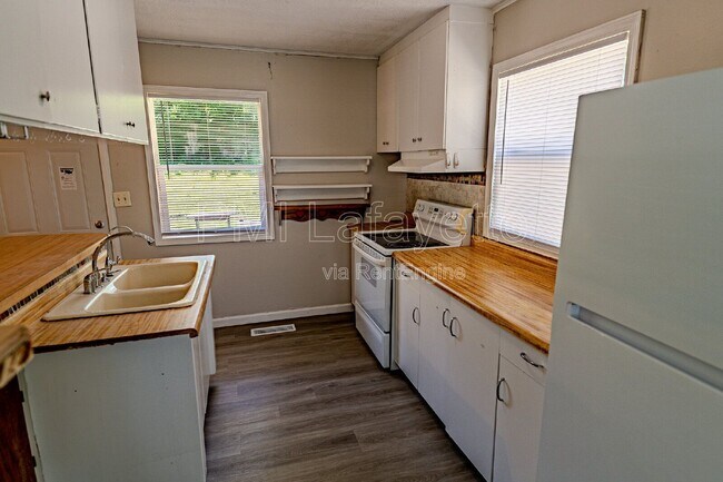 Building Photo - 3302 Longlois Dr