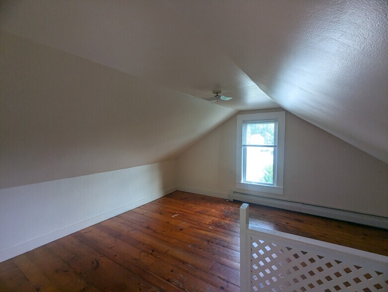 Building Photo - 315 Pleasant St