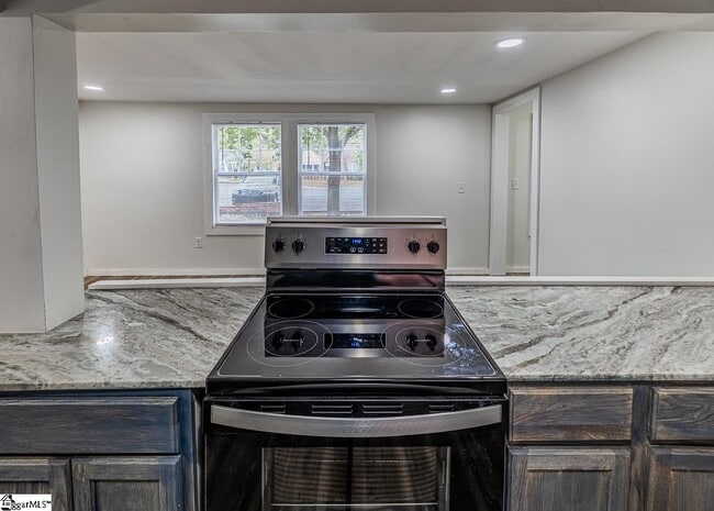 Building Photo - 530 Peronneau St