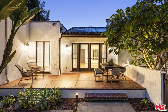 Building Photo - 1169 S Sierra Bonita Ave