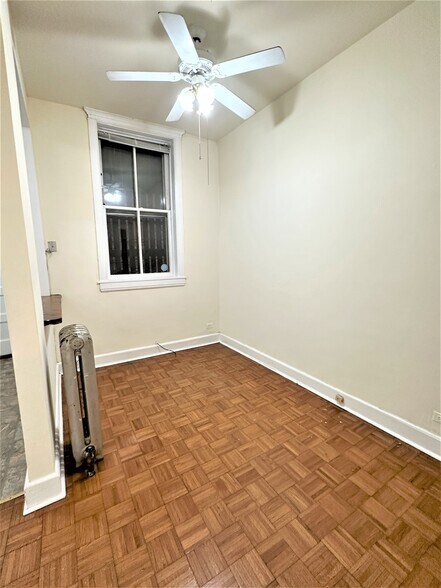 Building Photo - 3606 N Racine Ave