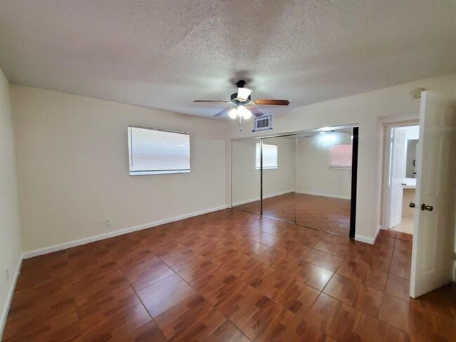 Building Photo - 3377 NW 22nd St