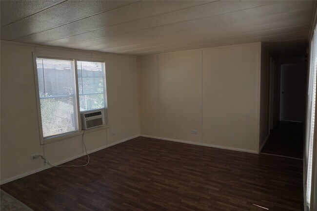 Building Photo - 10970 Maywood St