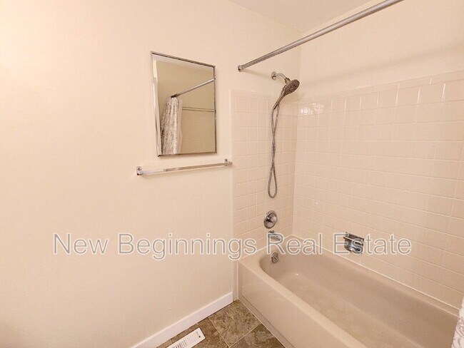 Building Photo - 5330 Silver Spur Ave