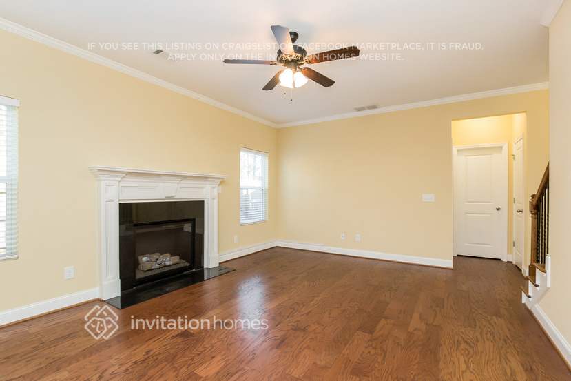 Building Photo - 1313 Invermere Dr SE