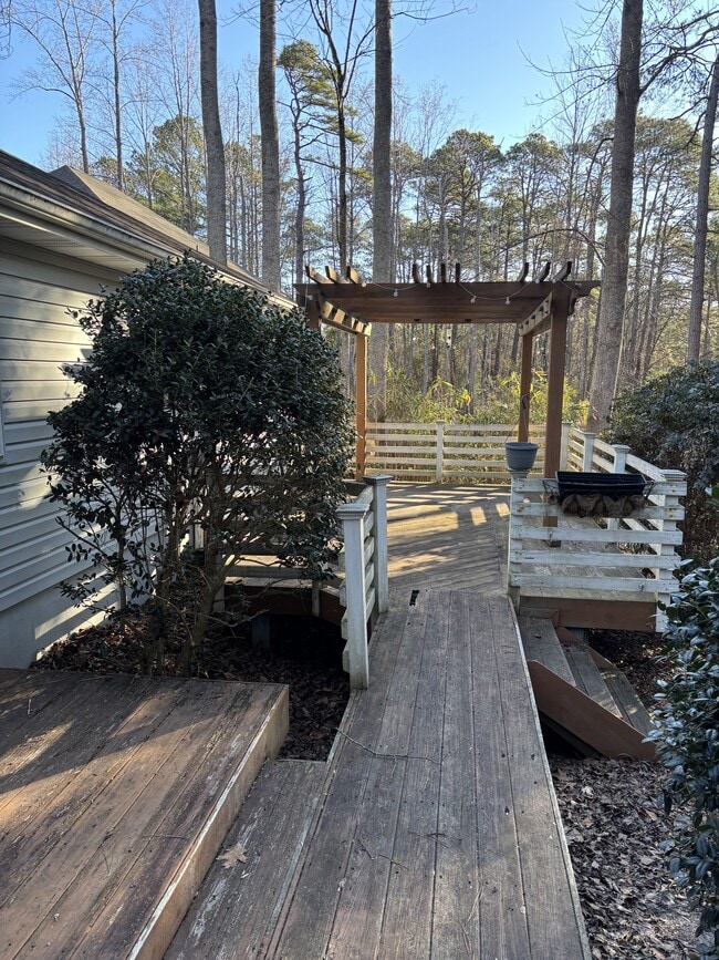 Building Photo - 480 Spring Lake Dr