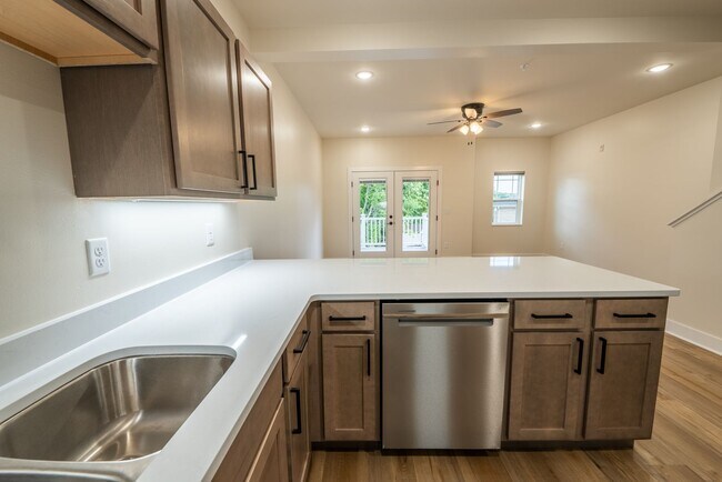 Building Photo - 3 Bed / 2.5 Bath Townhome w/Deck, Walkout Finished Basement, 9' Ceilings, Quartz Tops, Stainless ...