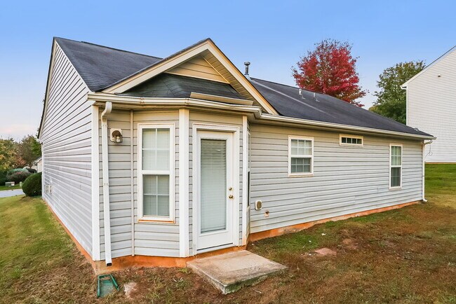 Building Photo - 5880 Mahogany Pl SW