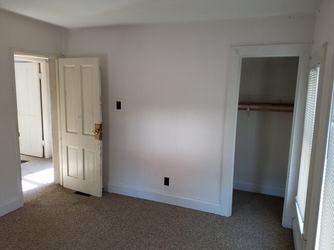 Building Photo - 622 W 18th St