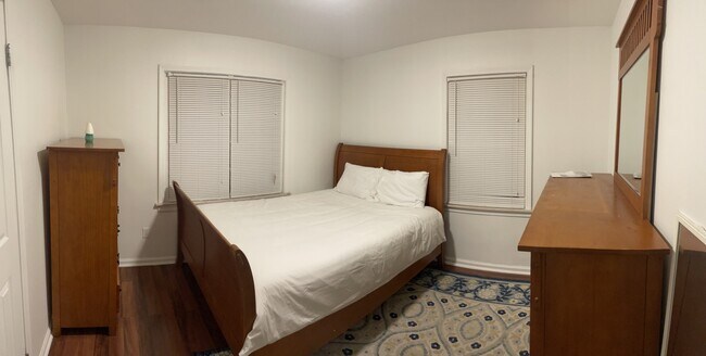 Building Photo - 1860 Rochester Rd