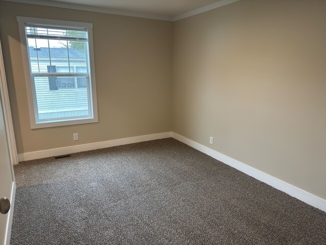 Building Photo - 48599 Lakeview E