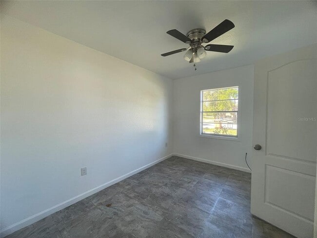 Building Photo - 525 E Helen Ave