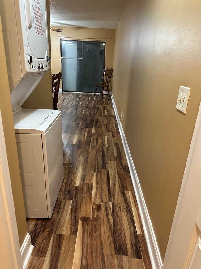 Building Photo - 405 Cambridge Cir