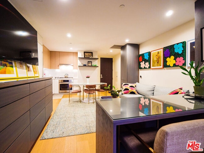 Building Photo - 877 Francisco St