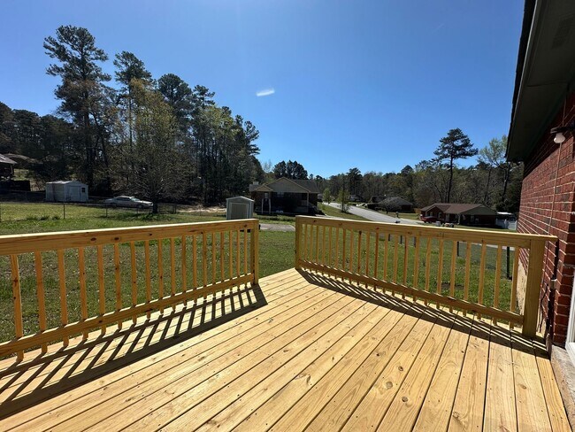 Building Photo - Woodlake - Richmond