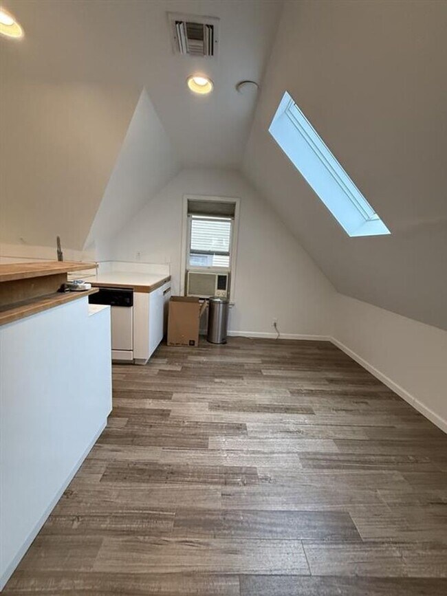 Building Photo - 2251 NW Hoyt St