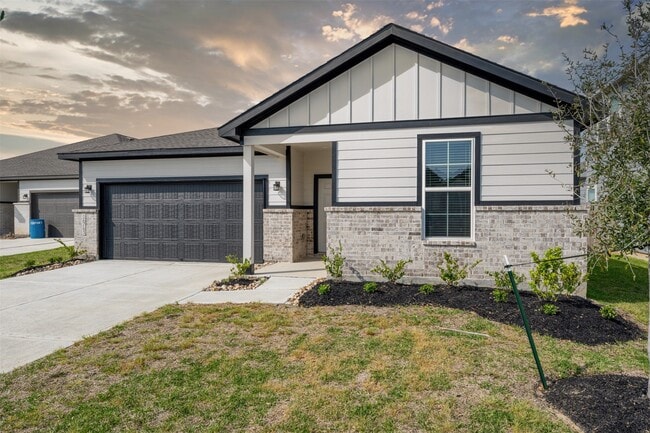 Building Photo - 16743 Needlepoint Dr