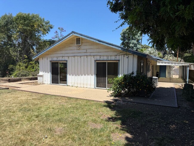 Building Photo - Large Ranch-Style Home in Vista