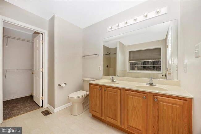 Building Photo - 6976 Meadowpoint Terrace