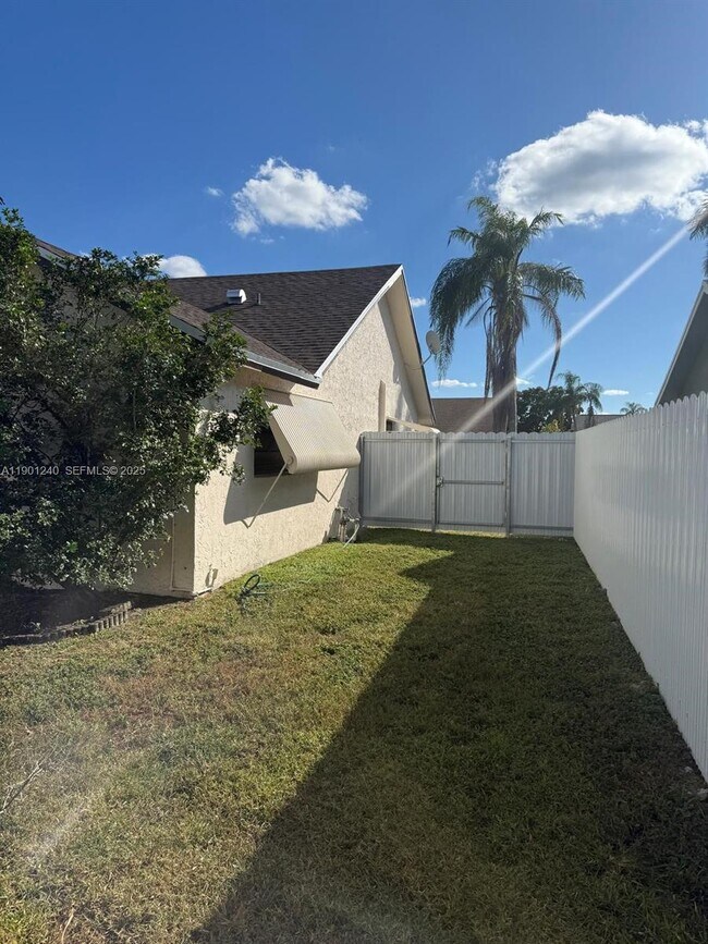 Building Photo - 11701 NW 37th Pl