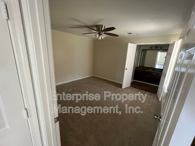 Building Photo - 6869 Century Oaks Dr