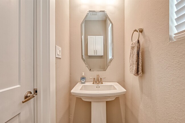 Building Photo - 882 Fortune St