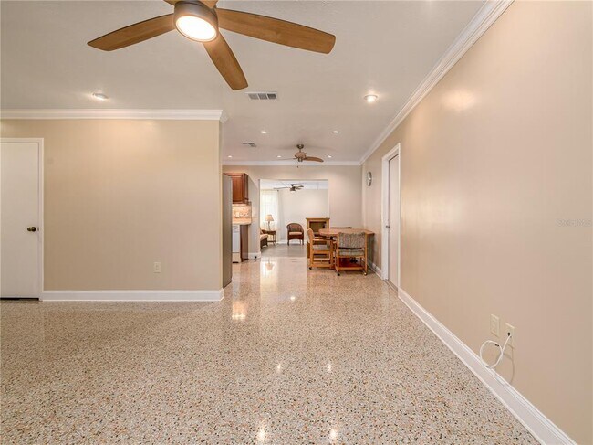 Building Photo - 907 Hillside Terrace