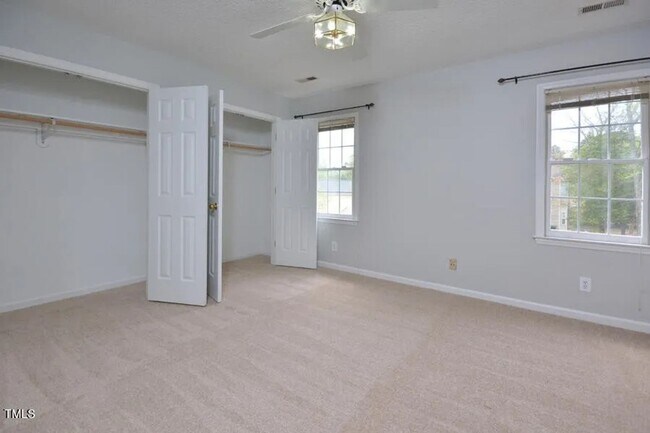 Building Photo - Spacious and Updated!  4 Bedrooms, LVP Flo...