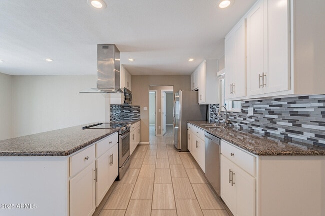 Building Photo - 1274 E Hermosa Dr