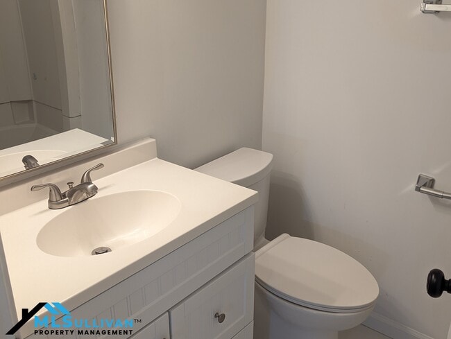 Building Photo - 4100-4105 Five Oaks Dr