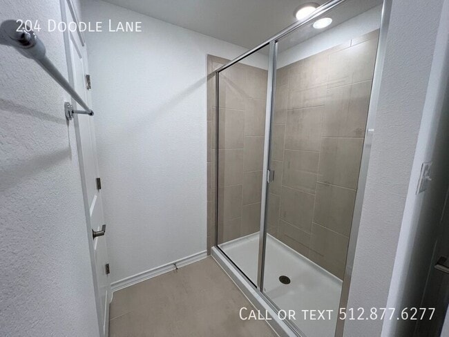 Building Photo - 204 Doodle Ln