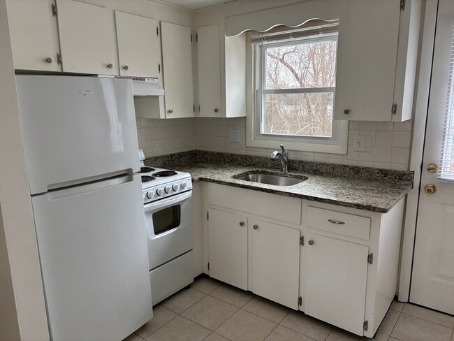 Building Photo - 681 State Rd