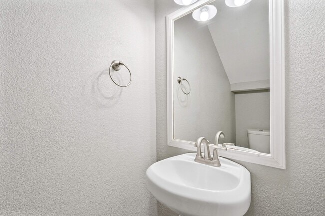 Building Photo - 1011 Tesoro Hills