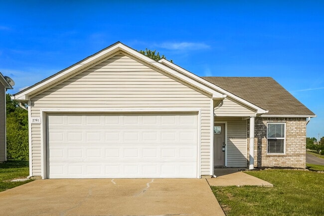 Building Photo - 2761 Sutherland Dr