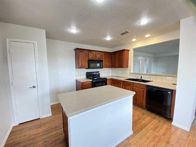 Building Photo - 8016 Meadow View Tr