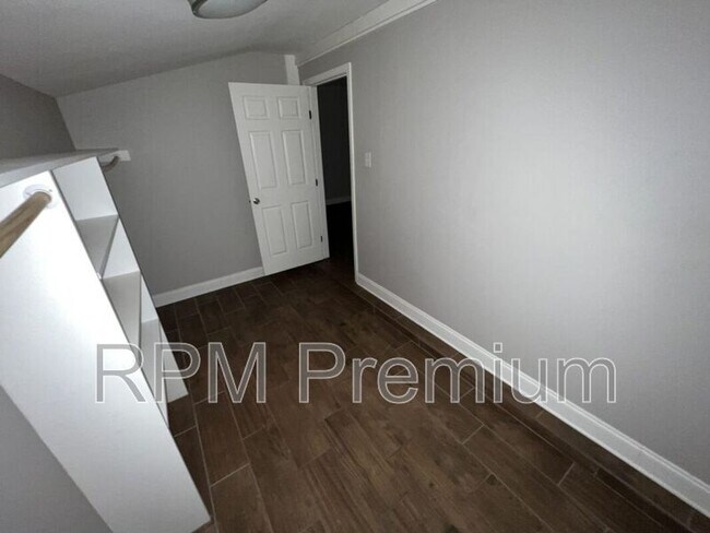 Building Photo - 4922 Sunnybrook Dr