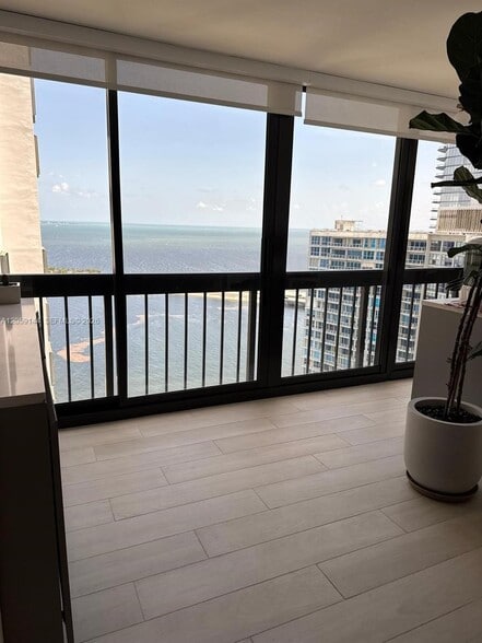 Building Photo - 2333 Brickell Ave