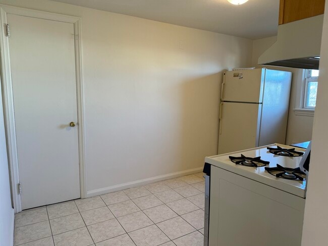 Building Photo - 52 Stover Ave