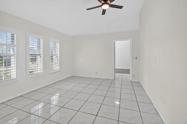 Building Photo - 1599 NW 14th Ave