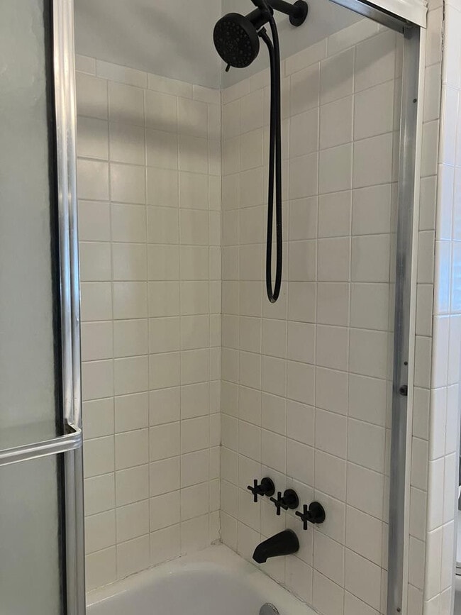 Building Photo - 3 Valleybrook Ct