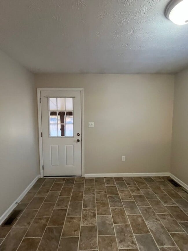 Building Photo - 201 S Glencove Ave