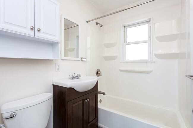 Building Photo - 4520 Marlborough Dr