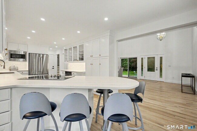 Building Photo - 158 Steep Hill Rd