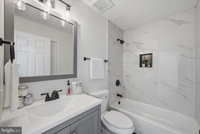 Building Photo - 9500 Windbeat Way