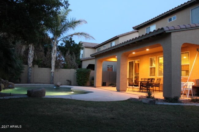 Building Photo - 1150 W Silver Creek Rd