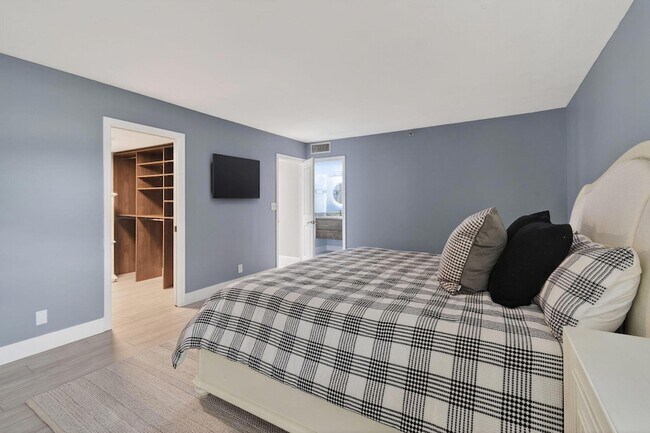 Building Photo - 372 Golfview Rd