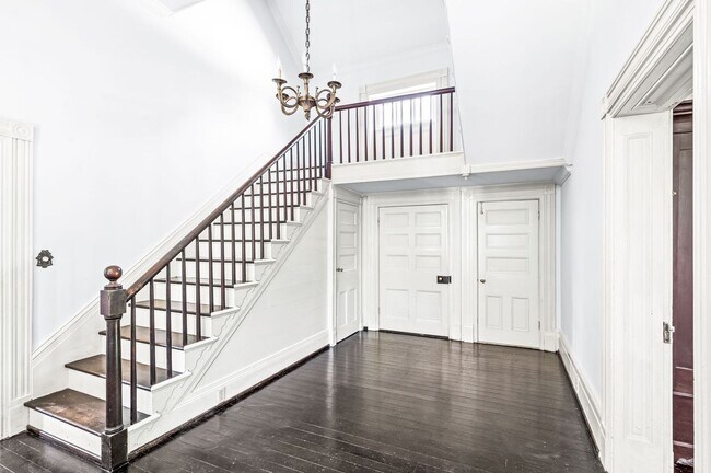 Building Photo - Charming 4BE/3BA Home in Historic Downtown Franklin!